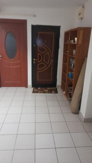 Apartament 3 camere 70 mp etaj 1, decomandat, Rovinari