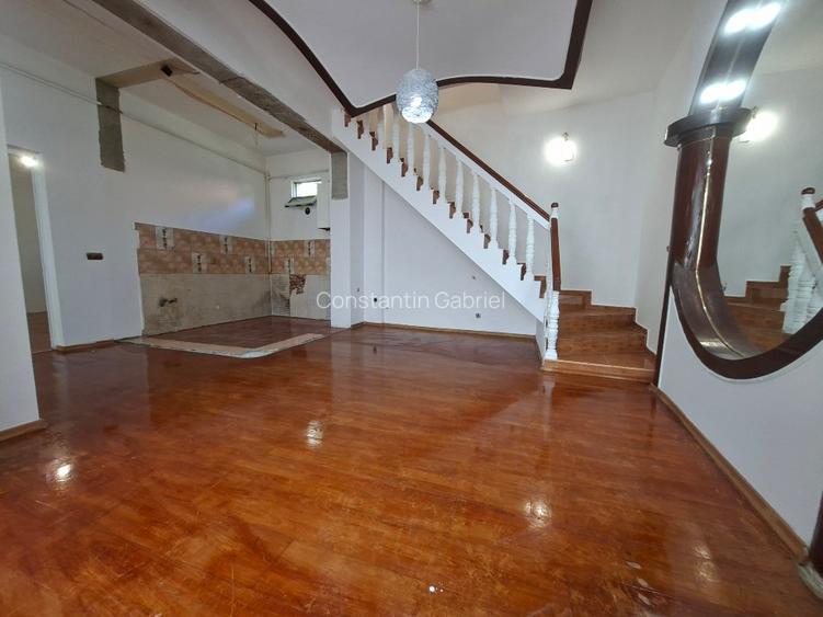 Piata Unirii, Calea Calarasilor, Hala Traian, PROPRIETAR, vand casa P+M, 4 cam. - 4