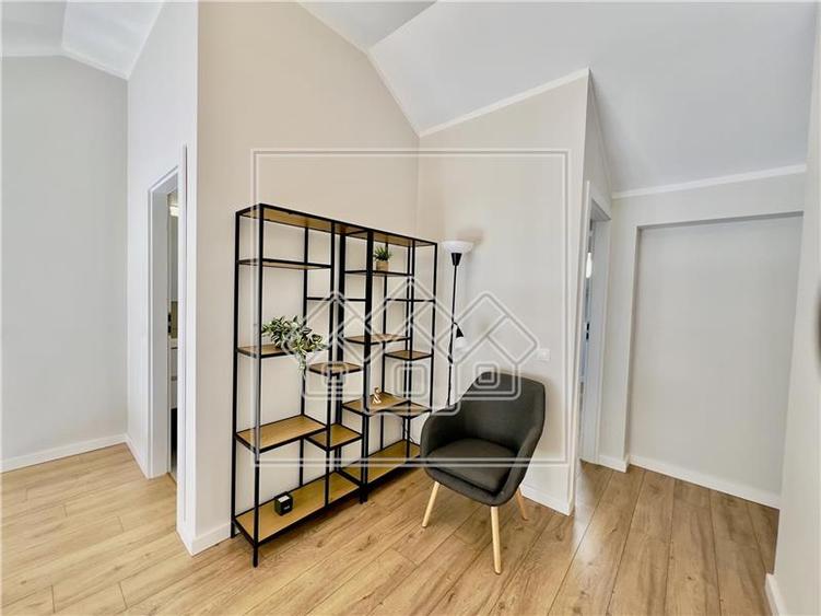 Penthouse mobilat complet, 4 camere si balcon, intabulat