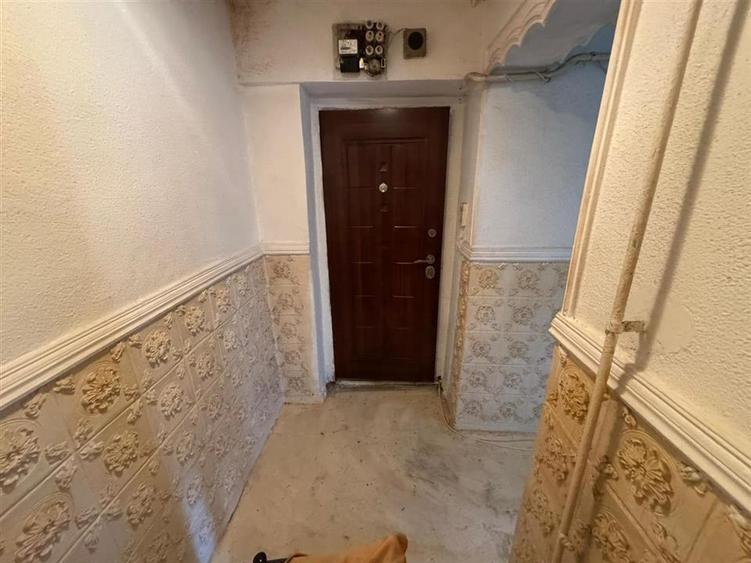 Apartament 3 camere, 70mp, etaj 4/4 cu acoperis, zona Casa de Cultura