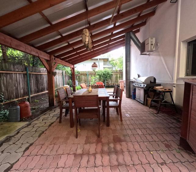 Casă Renovată cu Grădină | 227 mp | 3 Terase | 3 Dormitoare | Milcov - 50
