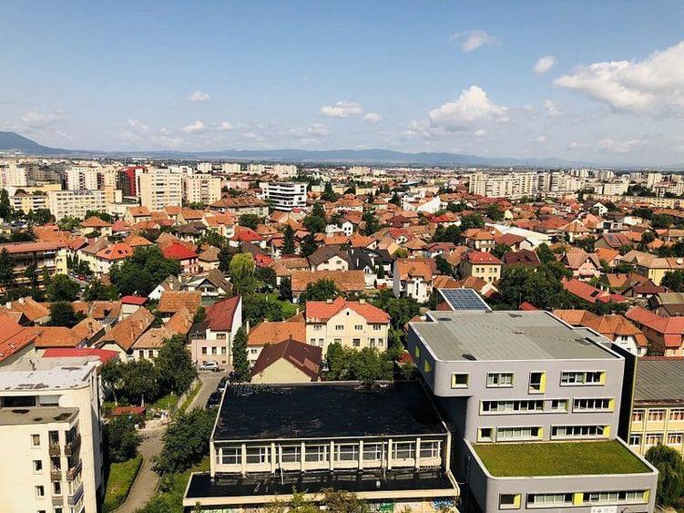 Birou 3 camere, zona centrala cu vedere panoramica de inchiriat