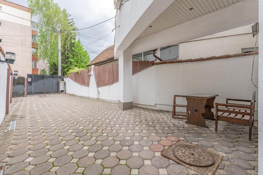 Casă cu arhitectură deosebită | Emil Racovita - Grivitei