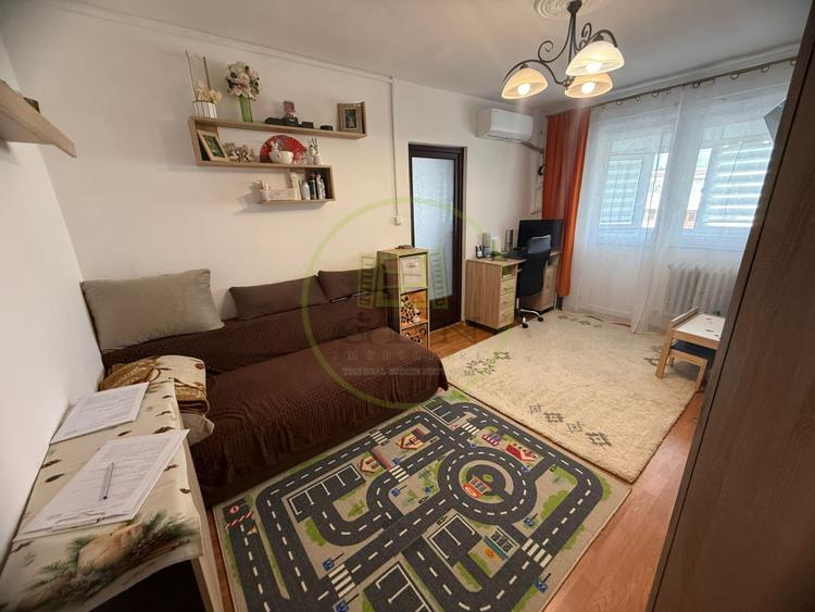 Apartament 2 camere, 40,7mp, semidecomandat, cartier Craiovita, zona Statia 30