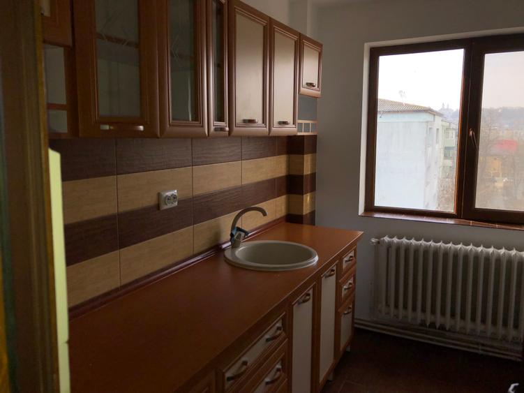 Apartament 3 camere Podul Ros -Pallas