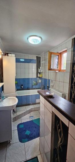 Casa cu 3 corpuri de vanzare, 6 camere, 400 mp + teren 2800 mp I Barcani