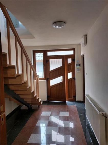 Casa mare pentru locuit sau birouri! De inchiriat sau de vanzare!