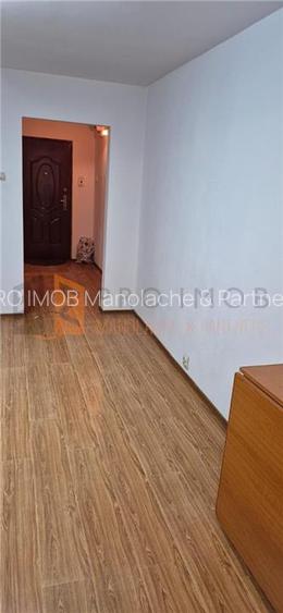 Apartament 2 camere cf 1 semidecomandat zona Micro 3 - 14