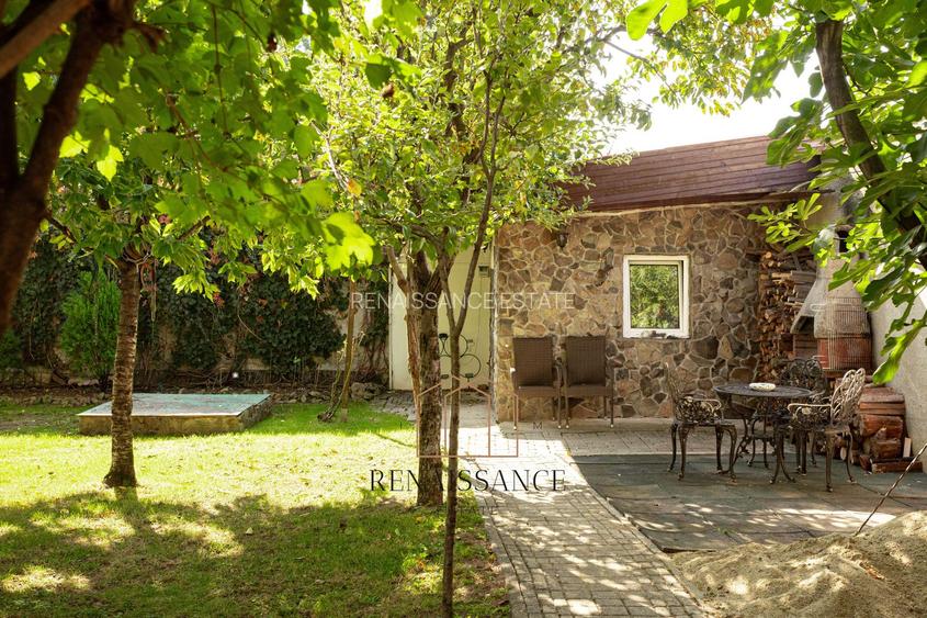 Timisoara - Girocului Vila 12 Camere 4 Bai | 497mp Utili 1373mp Teren - 36