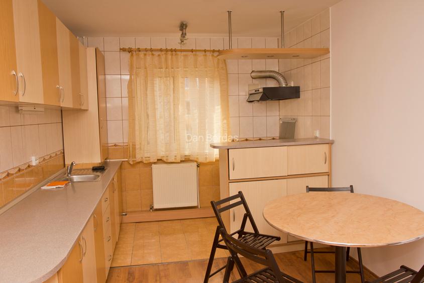 Ofer spre inchiriere apt. 2 camere, decomandat, cartier Zorilor, cu garaj. - 4
