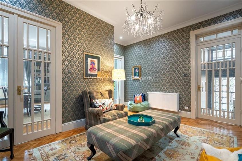Traian, apartament in vila, 5 camere - 4