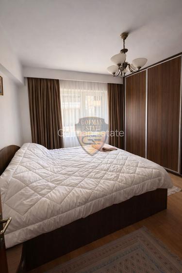 3 camere, Piata Ovidiu, Centrul Vechi, et 3, balcon, 2 bai, centrala gaze, A/C - 10