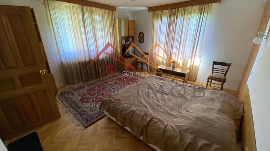 Vila de vanzare, teren 3100 mp, 7 camere, 6 grupuri sanitare, 3 CT, an 1997 - 24