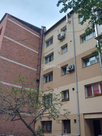 Vând apartament decomandat, 2 camere, etajul 2 / 4, Băile Herculane, zona Piață - 16