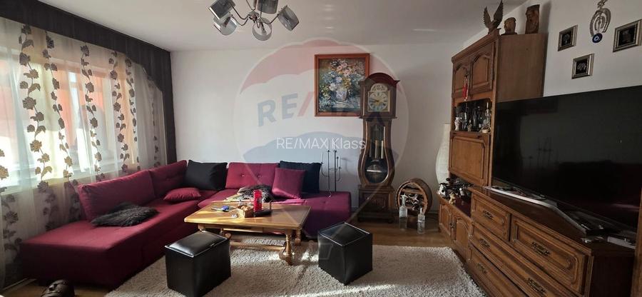 Apartament cu 3 camere de vanzare in Micro 6 – locatie excelenta - 2