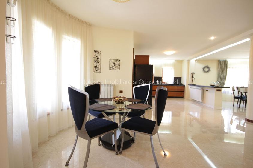 O casa deosebita cu Piscina - 8