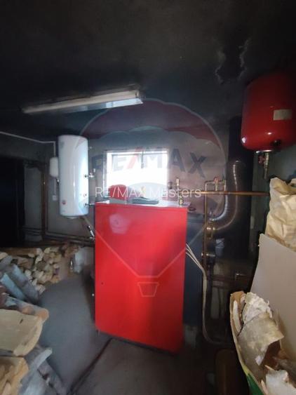 Case cu 7 camere de vânzare în comuna Panaci, sat Drăgoiasa. - 20