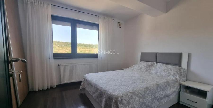Apartament 3 dormitoare + living, 2 bai, 2 locuri de parcare - Rediu - 12