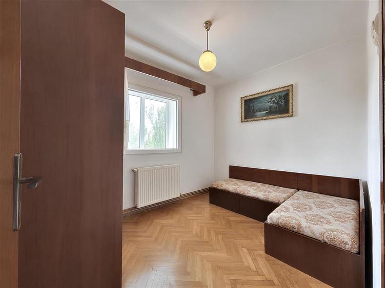 Apartament decomandat cu 4 camere orientat sud zona Cerna