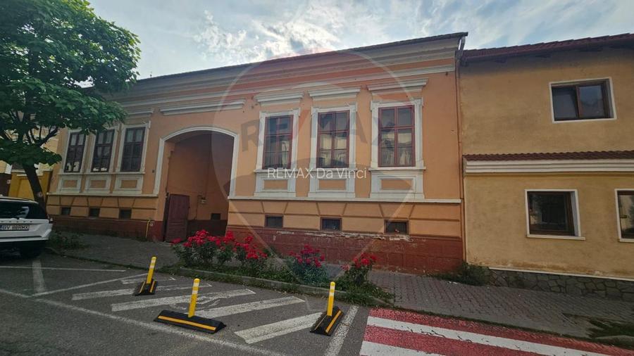 Casă / Vilă cu 10 camere de vânzare în zona Ultracentrală Râșnov - 3