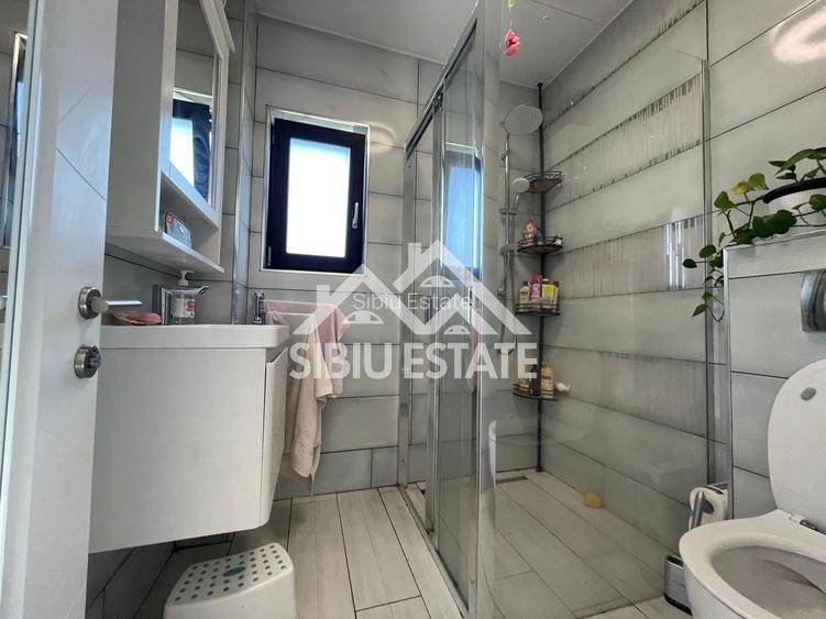 Duplex elegant cu 5 camere, 2 bai, curte in Cristian - 24