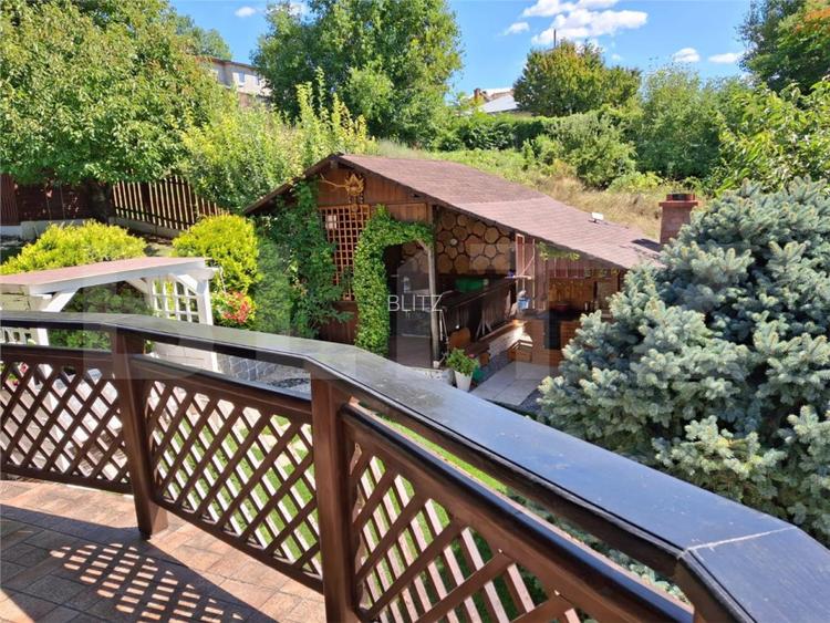 Proprietate eleganta cu teren mare si garaj in Bucium, perfecta pentru familie - 9