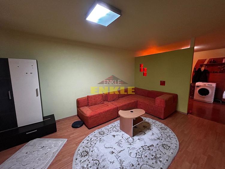 De inchiriat apartament cu 3 camere, zona Bulevard - 14