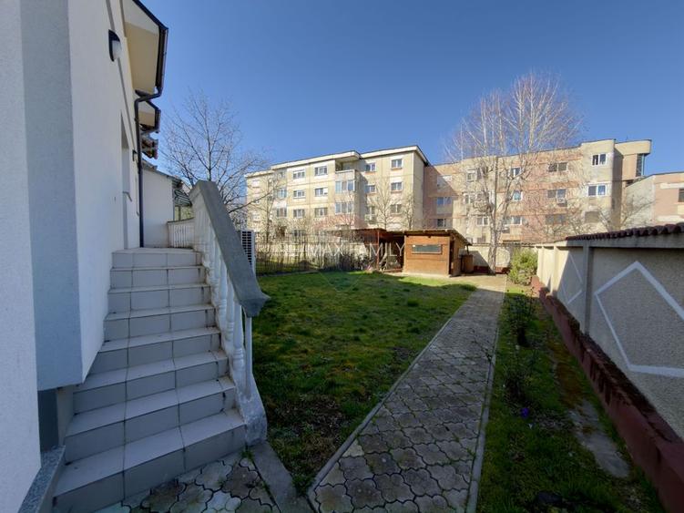 Casă / Vilă 8 camare cartier Beverly Hills Sanmartin - 3