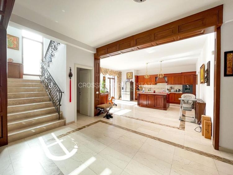 830 mp teren! Intimitate și confort rar întâlnit în oraș - 9