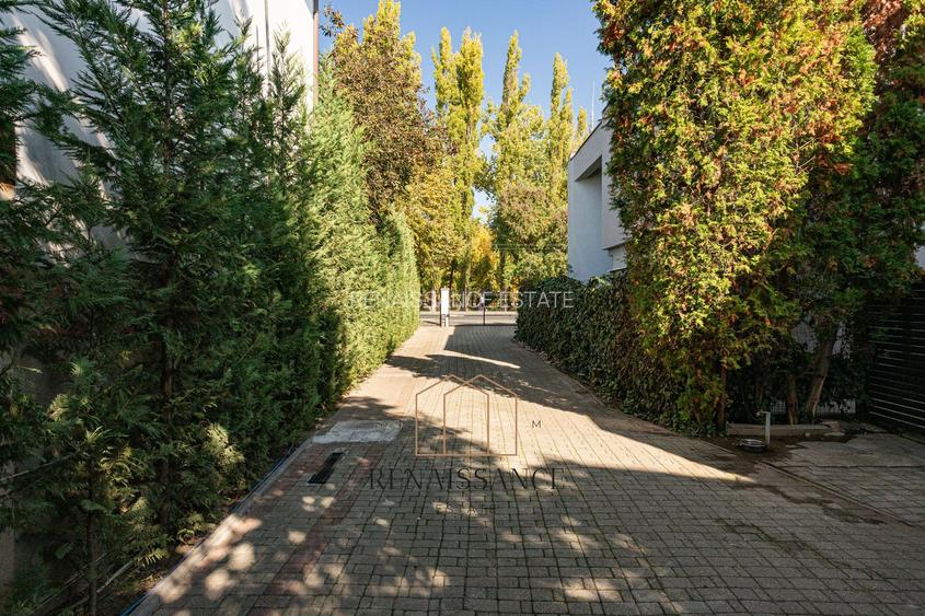 Timisoara - Girocului Vila 12 Camere 4 Bai | 497mp Utili 1373mp Teren - 40