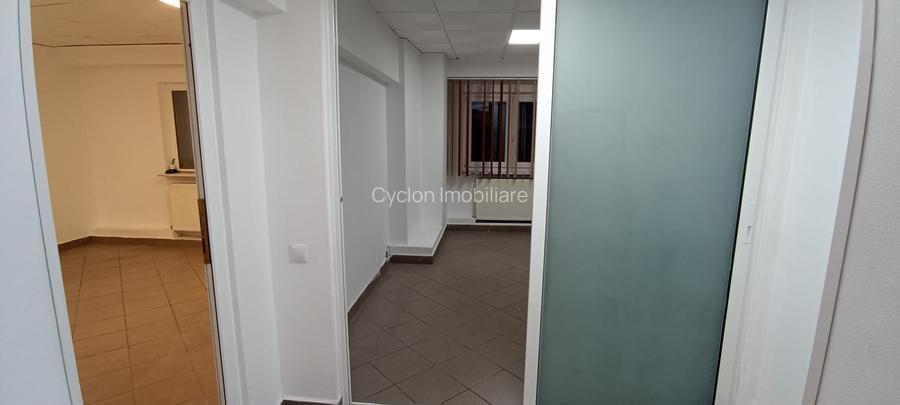 Vanzare apartament 3 cam la parter cu balcon stradal zona Parc Sebastian sect 5 - 14
