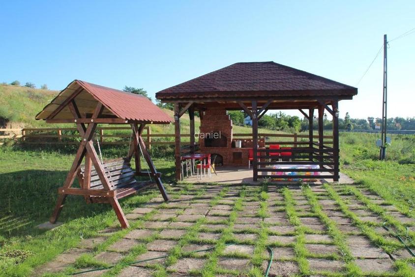 Pensiune 8 camere Vama Oancea,DN-26 si 14 hect teren compact irigabil - 2