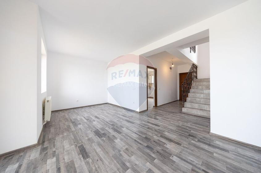Casă înșiruită la cheie de vânzare în Sânpetru - 3
