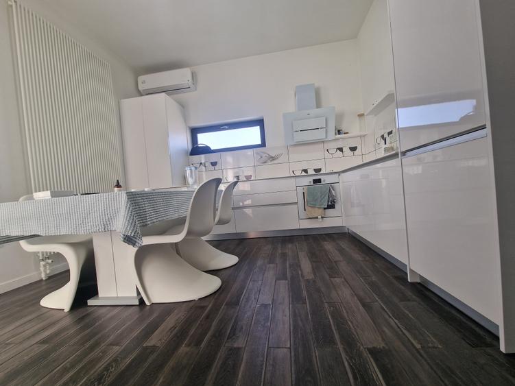 Mamaia Nord - 3 camere, 3 gr sanitare-100mp, mobilat-utilat complet nou