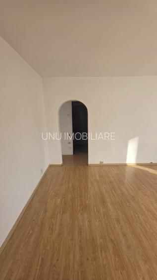 BAZA 3 - 2 CAMERE SEMIDECOMANDAT - ETAJ INTERMEDIAR - BLOC DIN 1979 - 2