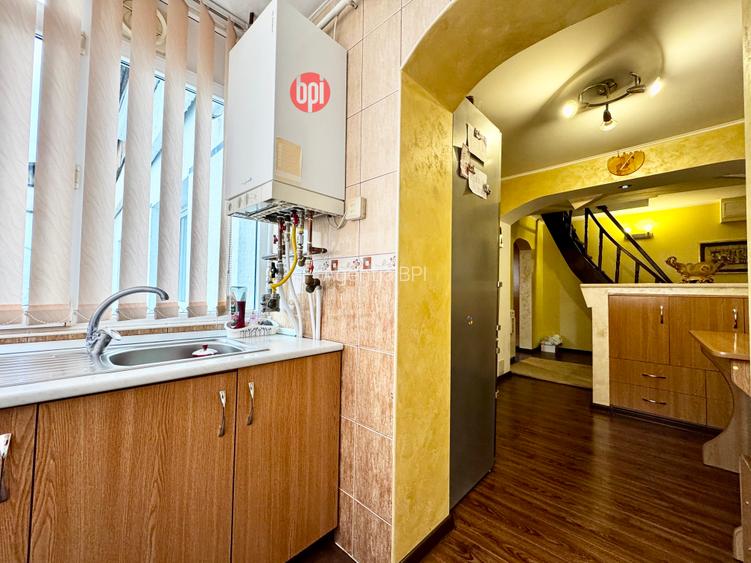 SE VINDE Apartament cu 3camere pe 2 nivele, in zona centrala din Falticeni, SV - 4