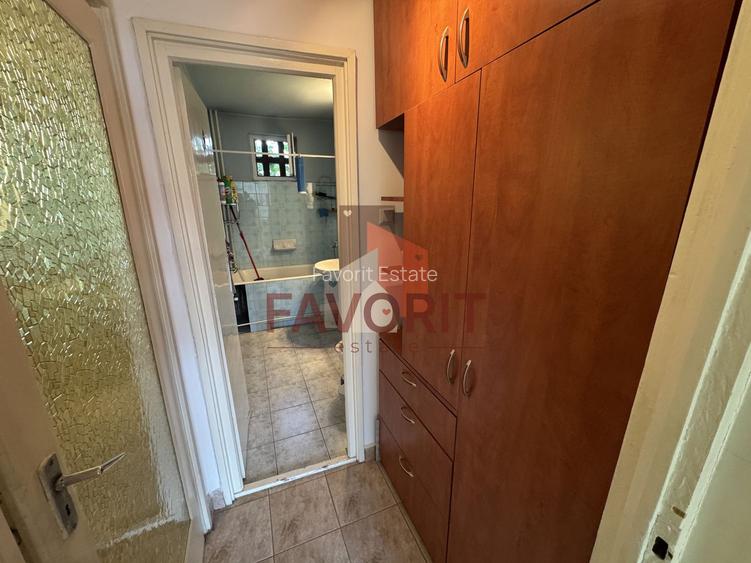 Etaj 2. La 400 m de Opera. Disponibil imediat. Centrala proprie - 12