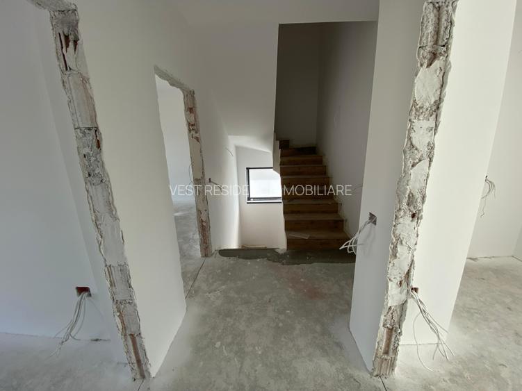 Case individuale cu 4 camere si mansarda. Teren 400 mp. Comision 0 - 23