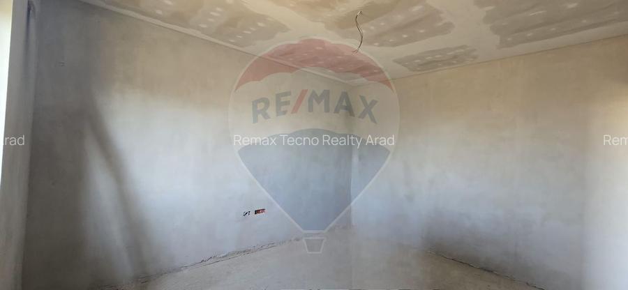 CASA CU ETAJ DE VANZARE LA GRI LA 12 KM DE ARAD ZIMANDUL NOU - 9