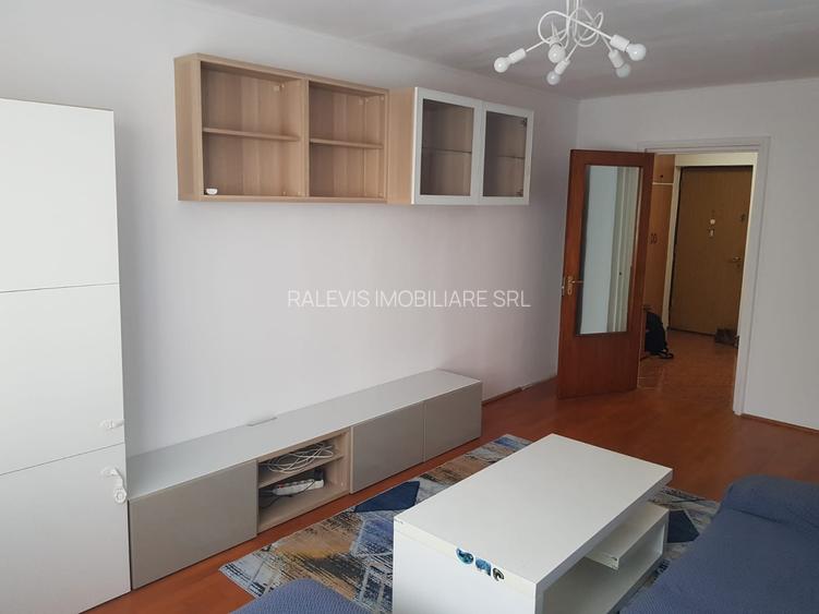 Inchiriere apartament 3 camere, metrou Bucur Obor, curat, etaj 2, 600 euro - 2