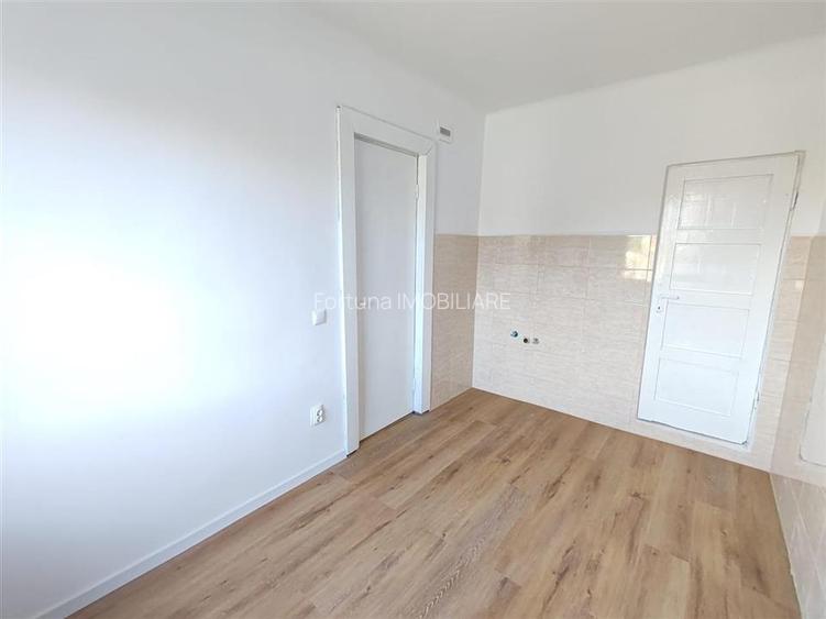 Casa singur in curte - Florilor - 12