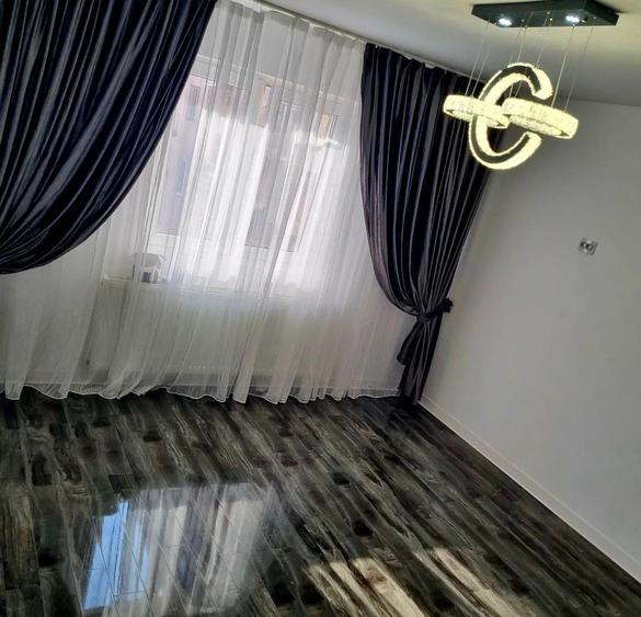 2 camere piata resita etaj 2