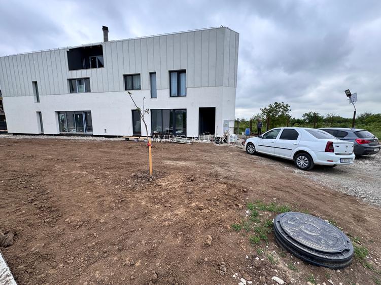 Casa Moderna P+1+M. 320mp Teren. 145mp Util - 4