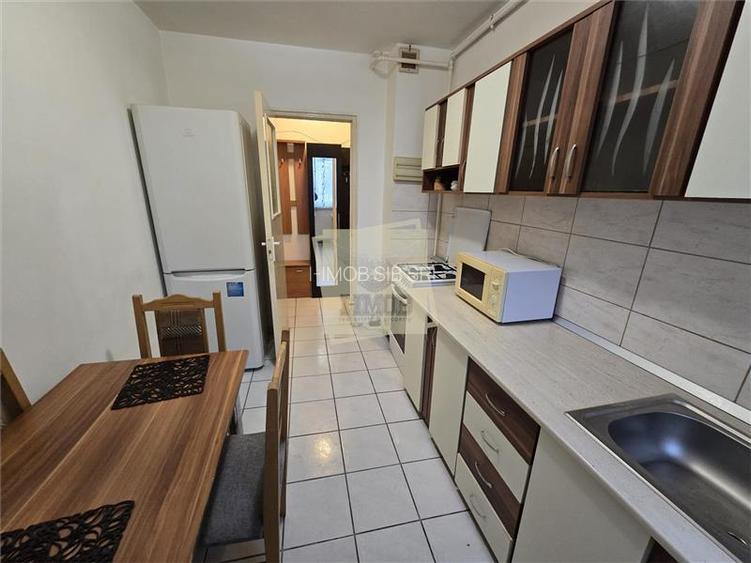 Apartament cu 3 camere si balcon in Ciresica - 2