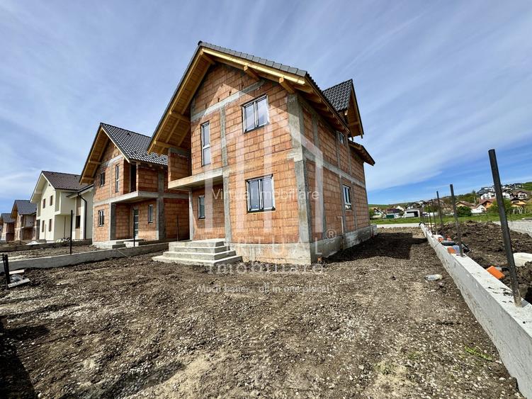 Casa cu 5 camere, 3 bai, terasa - 120 mp, teren 340 mp - Sura Mare - 3
