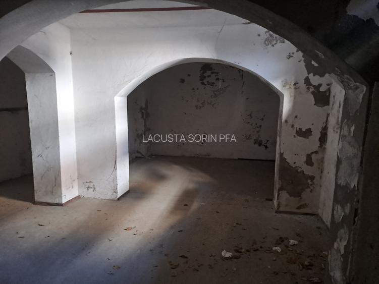 Unirii-Cartierul Evreiesc, singur curte, dubla deschidere, libera - 7