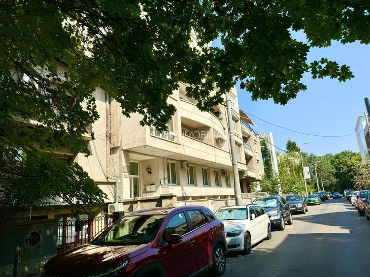 Proprietate spatioasa si versatila, formata din hochparter inalt si demisol - 26