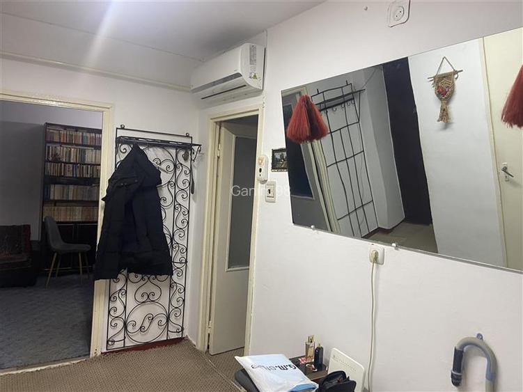 Apartament 3 camere , zona ultracentrala -Primaria Focsani , et 3 8 , decomnadat - 15