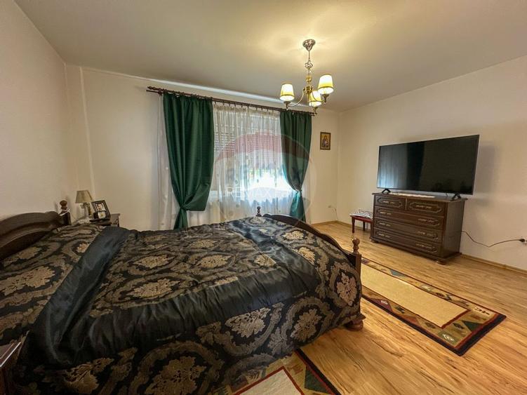 Vila de vanzare pe Str.Strugurilor/Terezian - 19