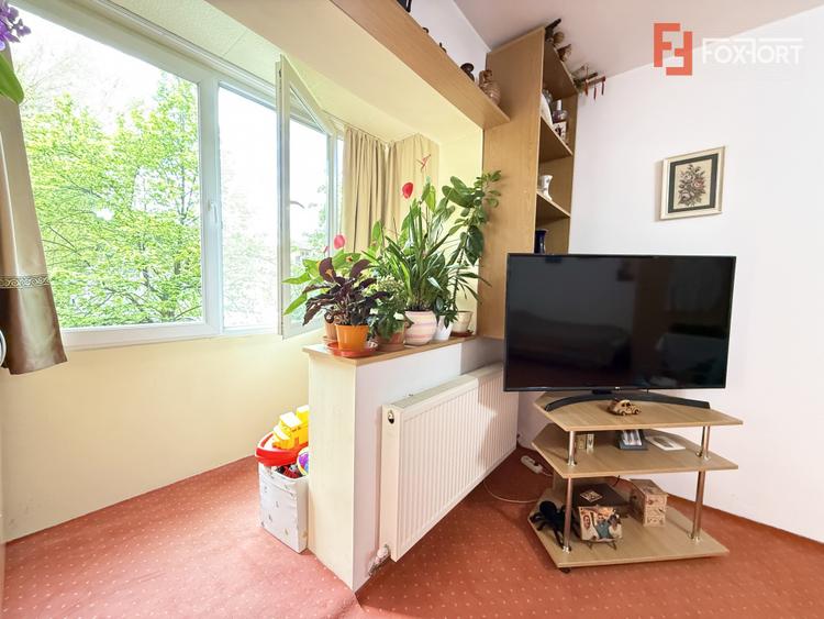 Apartament cu 3 camere, la etajul 1, de vanzare in zona Lipovei